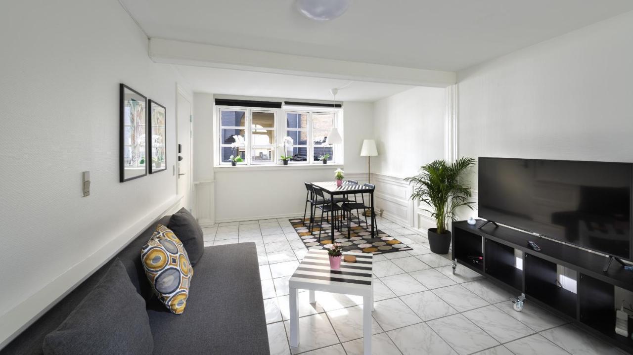 Aday - Apartment Suite 1 Aalborg Center ภายนอก รูปภาพ